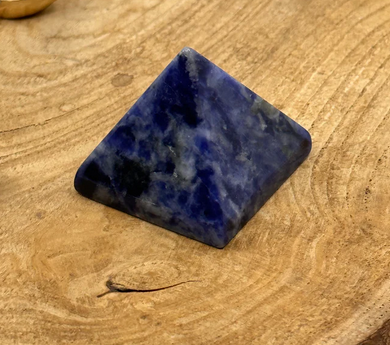 screenshot_2025-01-22_at_11-50-30_pyramide_sodalite_la_paix_interieur_-_mineralshop